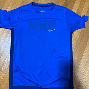 Nike Dri-FIT Standard Fit Shirt in Blue